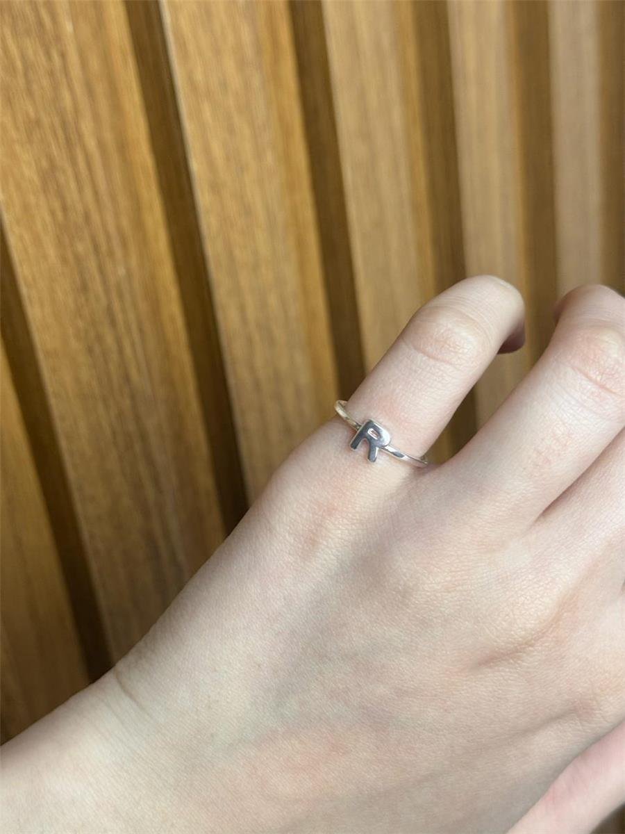 ANEL ARO LISO CENTRO LETRA | BANHO DE PRATA 