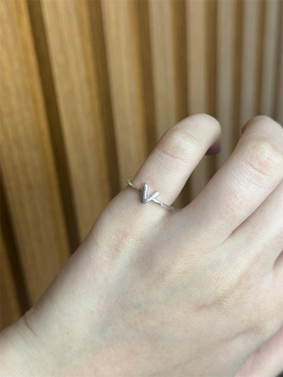 ANEL ARO LISO CENTRO LETRA | BANHO DE PRATA 