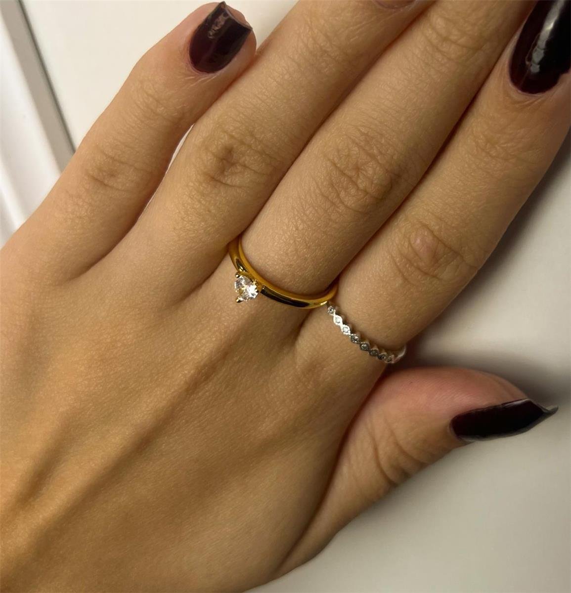 ANEL ARO LISO CENTRO CRISTAL 3 GARRINHAS CORAÇÃO | BANHADO EM OURO 18K