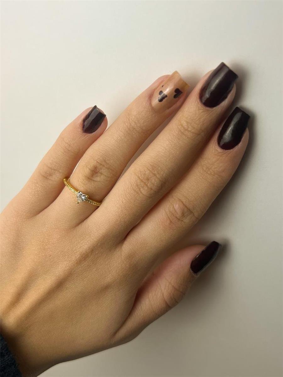 ANEL ARO LISO FRENTE CRAVEJADO CENTRO ZIRCÔNIA CRISTRAL CORAÇÃO | BANHADO EM OURO 18K