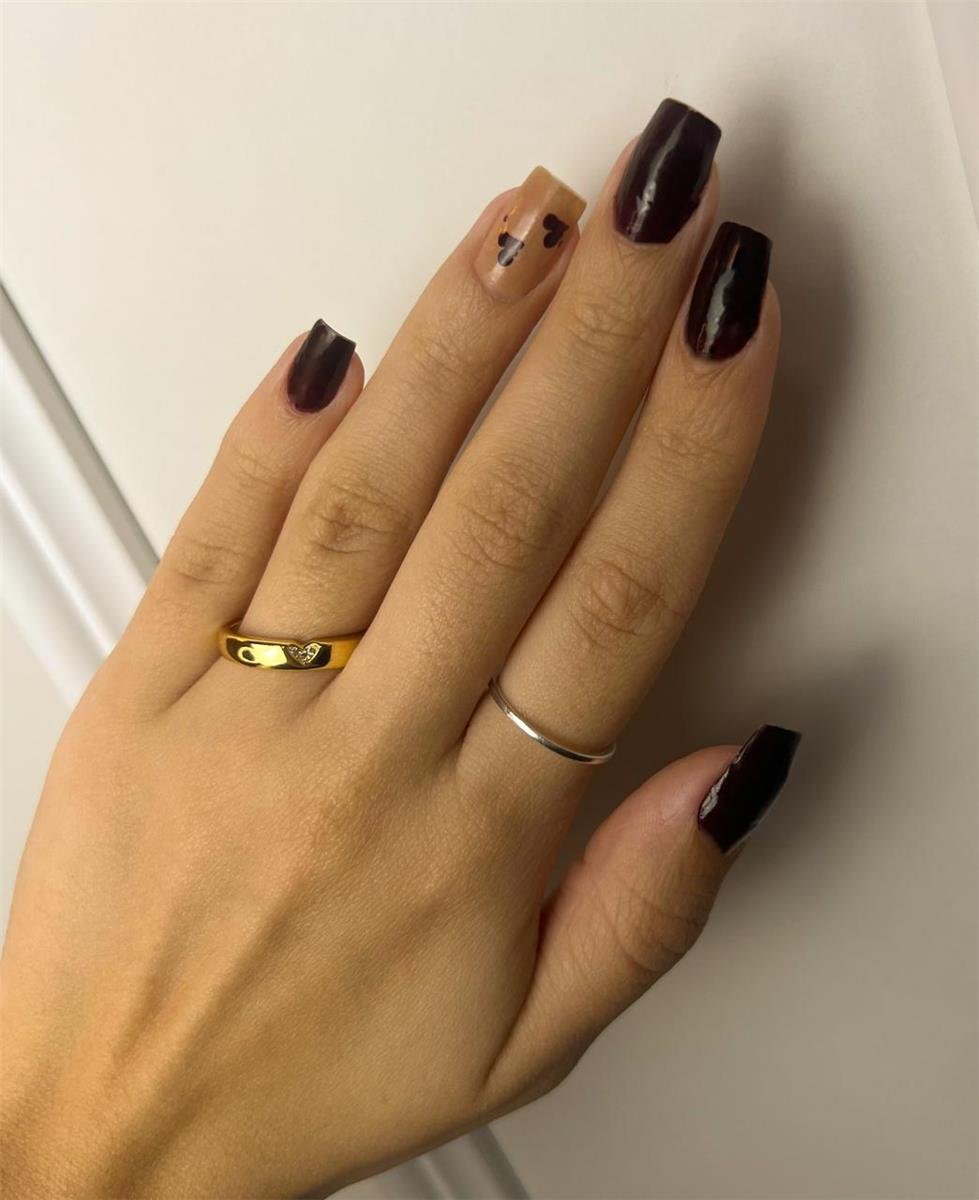ANEL ARO LISO CENTRO MINI CORAÇÃO CRAVEJADO |BANHADO EM OURO 18K