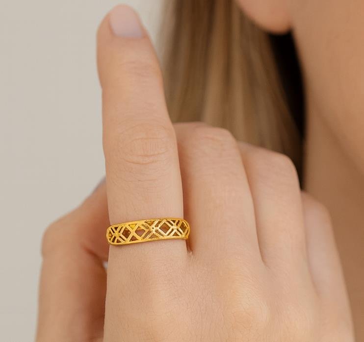 ANEL ARO LISO VAZADO EM TRIANGULOS 5MM | BANHADO EM OURO 18K