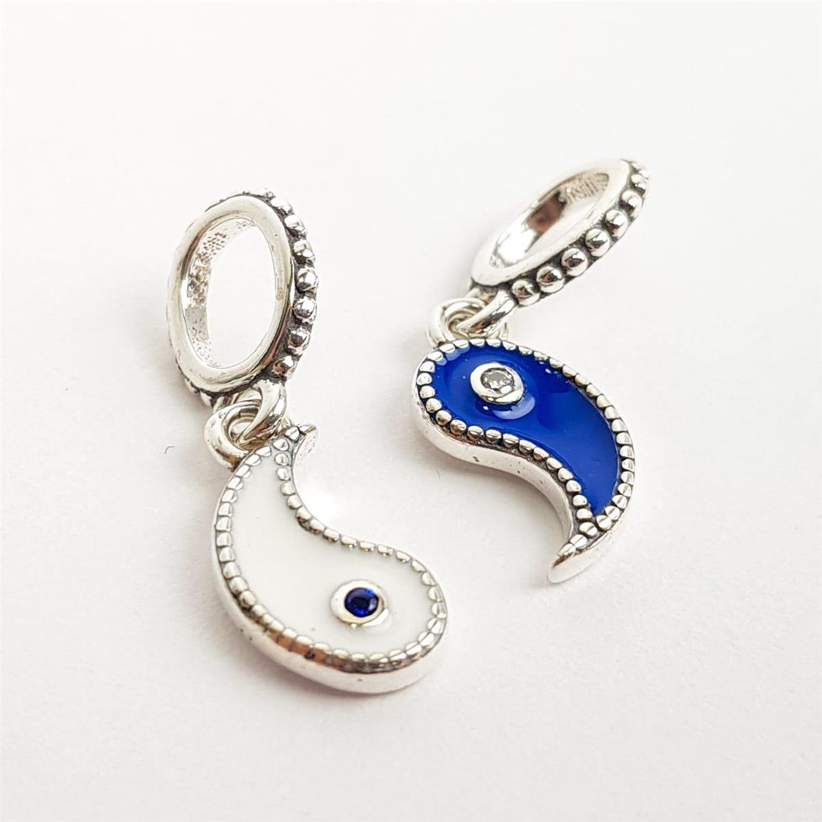 BERLOQUE DE AMIGAS METADE AZUL E BRANCO| PRATA 925