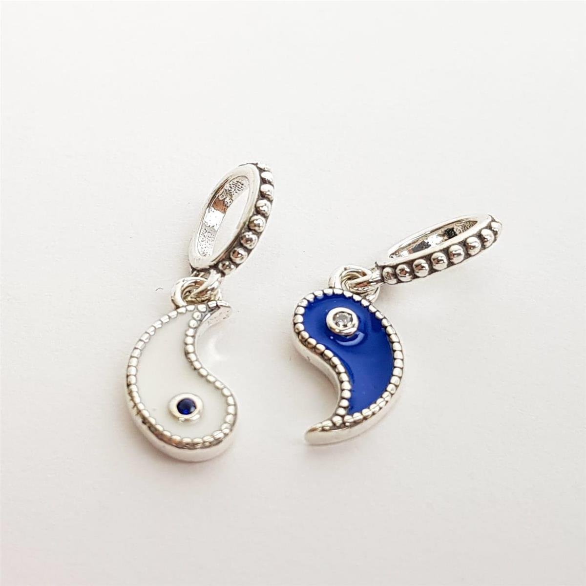 BERLOQUE DE AMIGAS METADE AZUL E BRANCO| PRATA 925