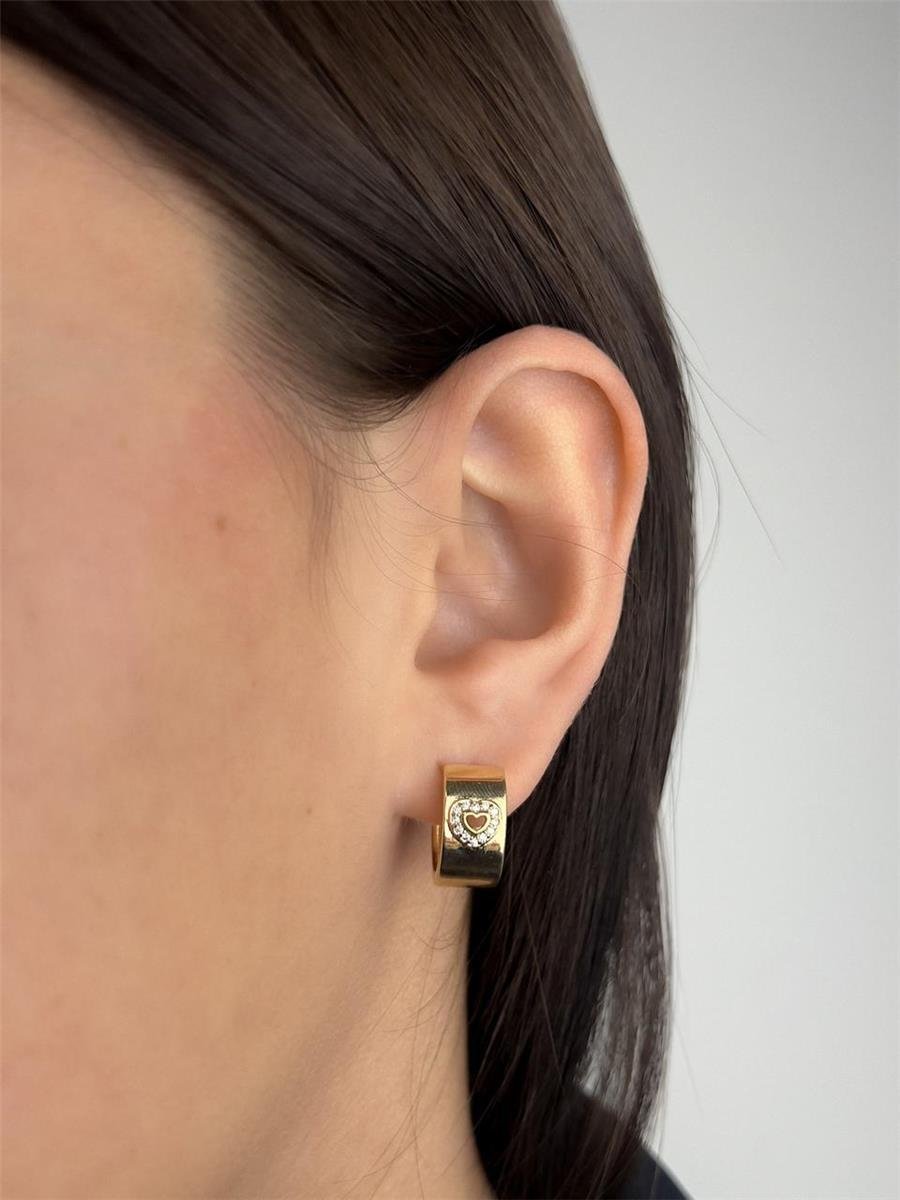 ARGOLA LISA CORAÇÃO CRAVEJADO VAZADO | BANHADO EM OURO 18K