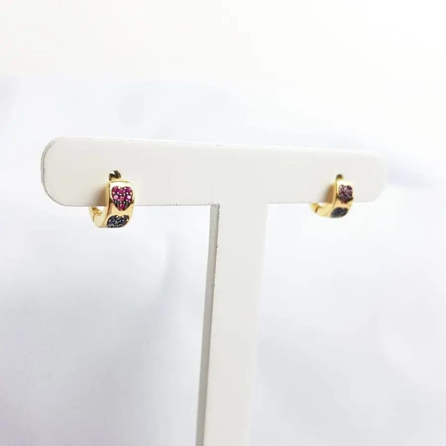 MINI ARGOLA COM 2 CORACOES CRAV COLOR|1CM|BANHADO EM OURO 18K