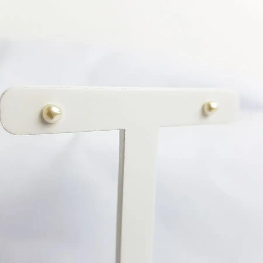 BRINCO MINI PEROLA ACHATADA|4MM|BANHADO EM OURO 18K