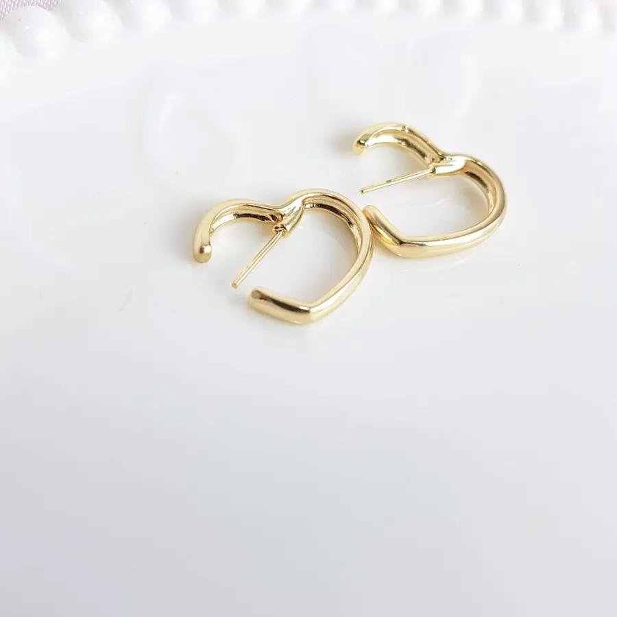 BRINCO FORMATO DE CORAÇÃO|1,5CM|BANHADO EM OURO 18K