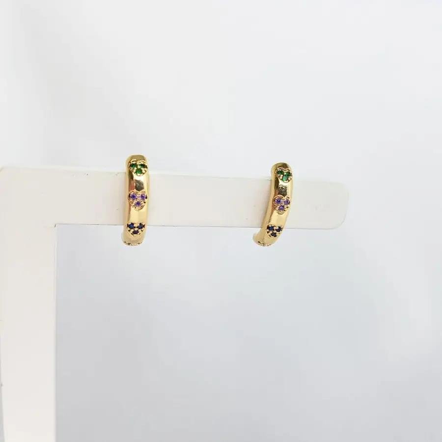 BRINCO EAR HOOK P CORACOES EM ZIRC COLOR|2CM|BANHADO EM OURO 18K