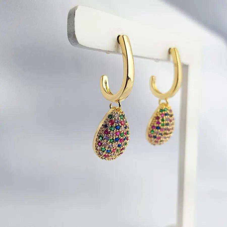 BRINCO BASE LISA GOTA CRAV COLOR PENDURADA|3,2CM|BANHADO EM OURO 18K