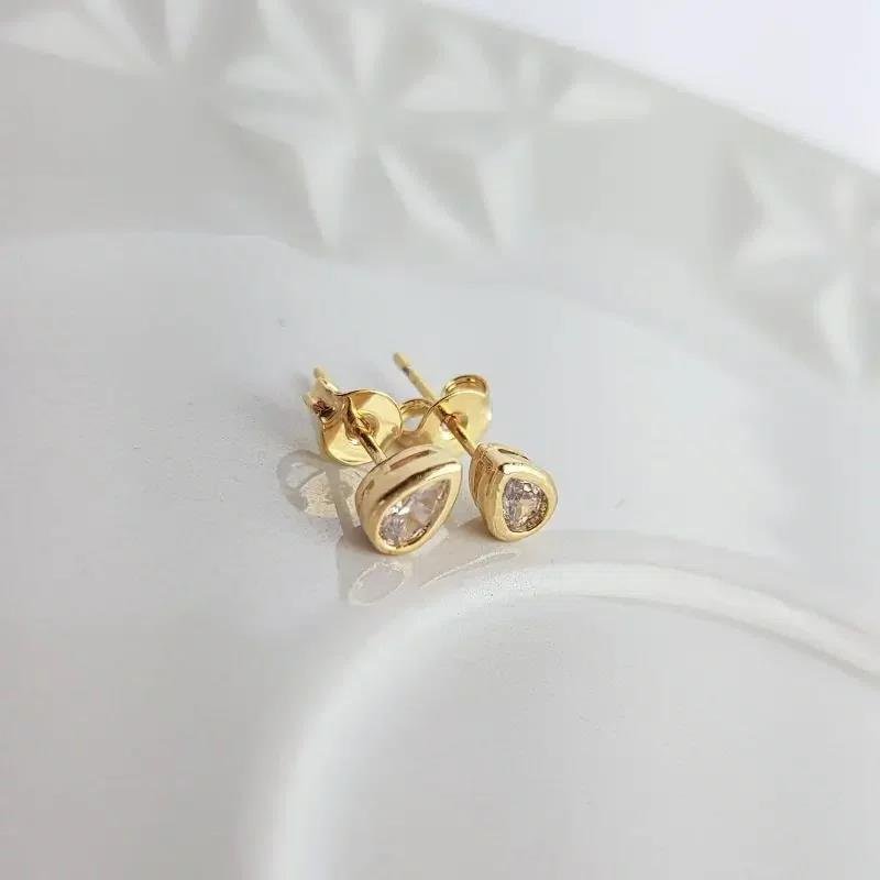 BRINCO GOTA CRISTAL MINI|5MM|BANHADO EM OURO 18K