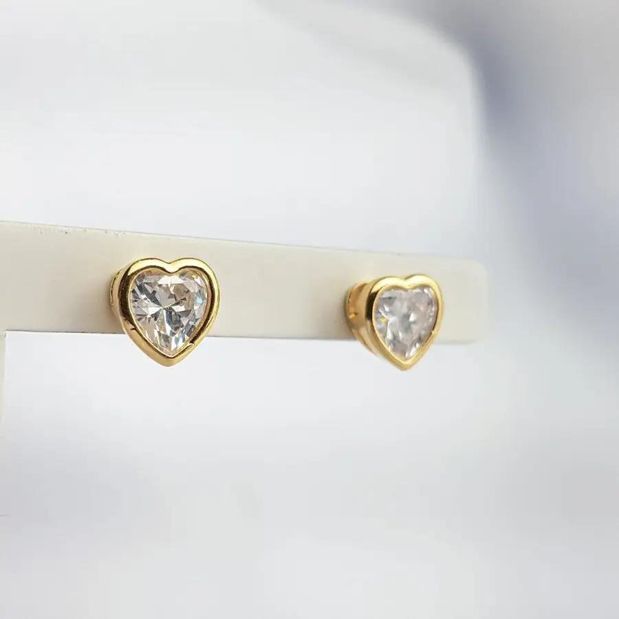 BRINCO CRISTAL CORACAO COM BASE DOURADA|1,2CM|BANHADO EM OURO 18K