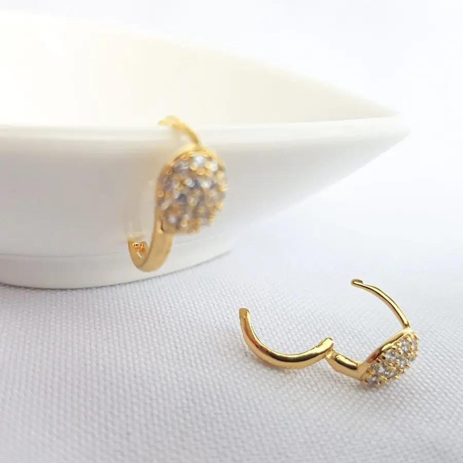 ARGOLA COM BOLA CRAVEJADA IMBUTIDA