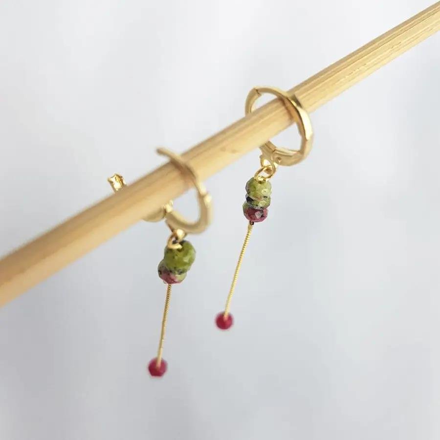 ARG CLICK 3 PEDRINHAS VERDES FIO PEDRA|6,5CM|BANHADO EM OURO 18K