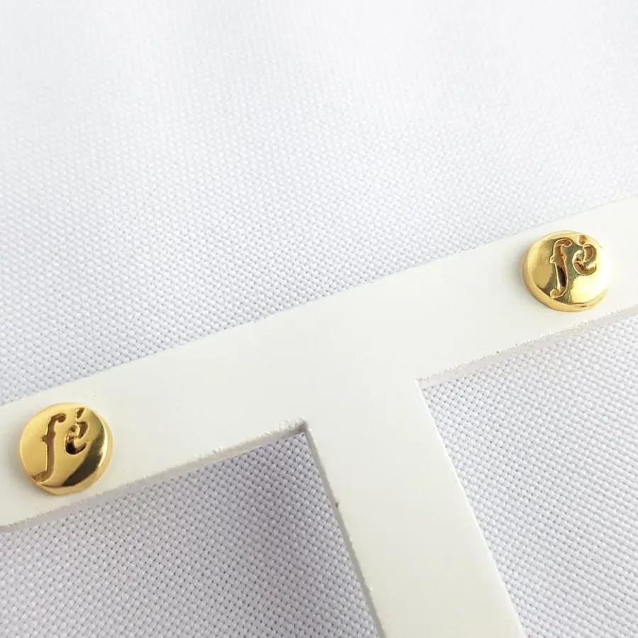 BRINCO MEDALHA FE VAZADA|8MM|BANHADO EM OURO 18K
