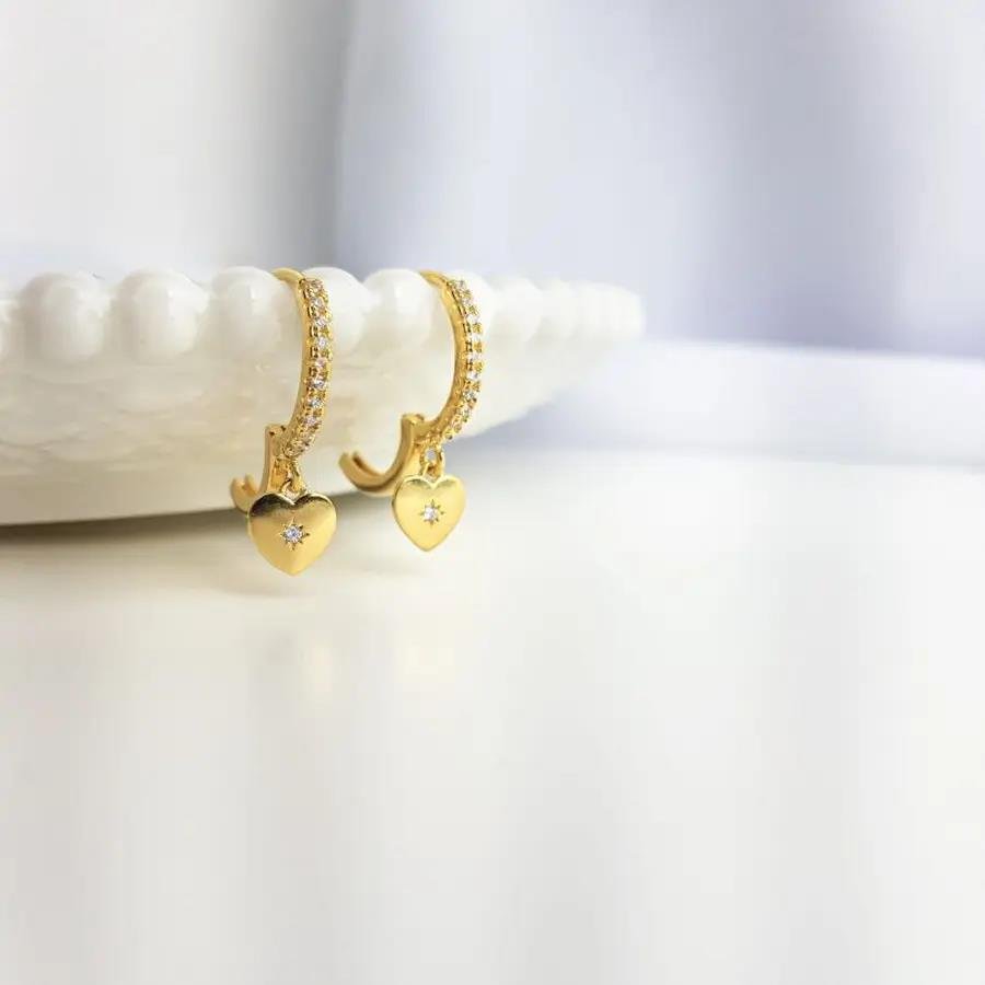 ARGOLA CRAV PG CORACAO COM DETALHE E ZIRCONIA|1,6CM|BANHADO EM OURO 18K