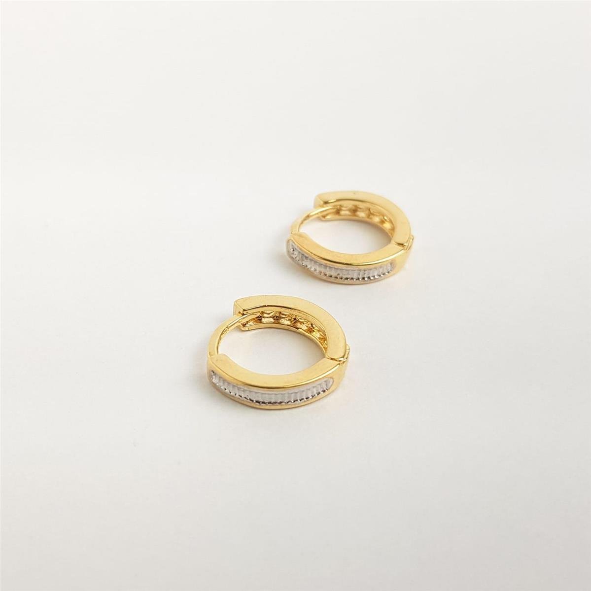 ARGOLA DOURADA DETALHE MEIO PRATA FALSA ZIRCONIA | BANHADO EM OURO 18K