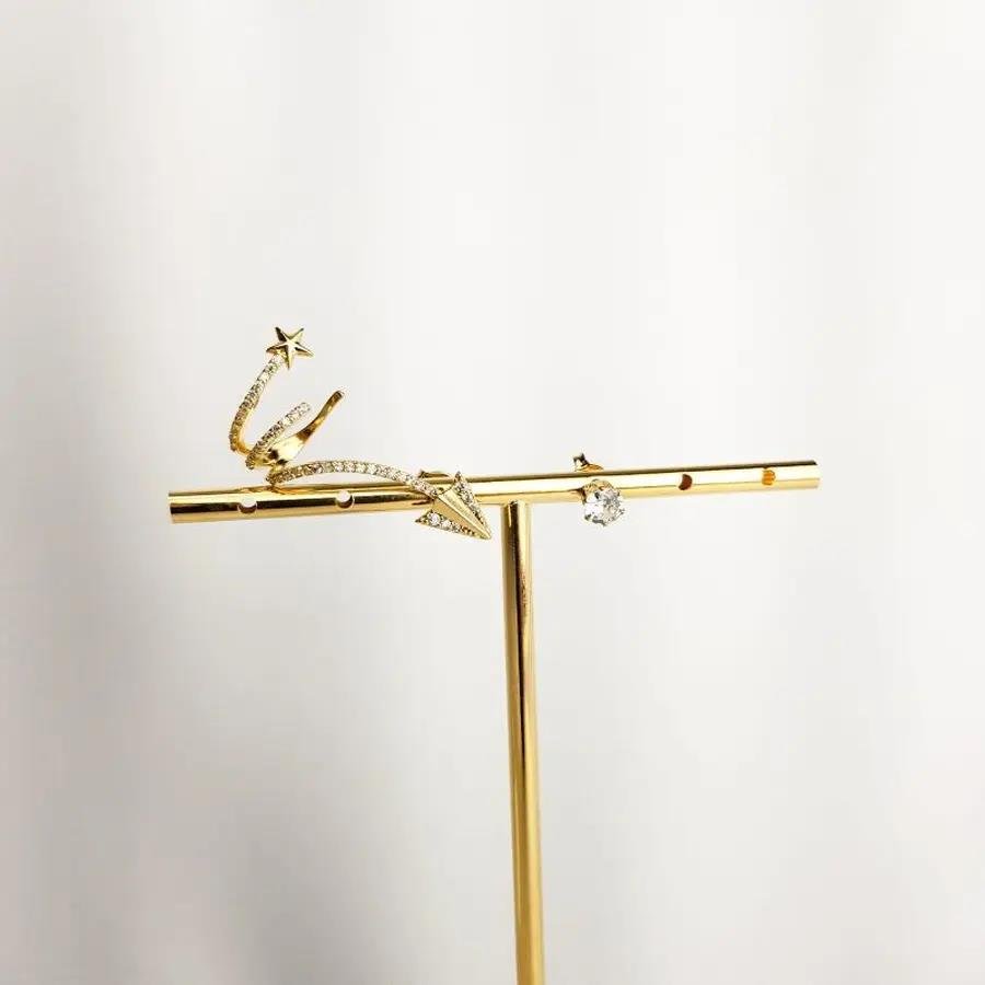 BRINCO PTO DE LUZ E SETA CRAV UNILATERAL CM ESTREL|3CM|BANHADO EM OURO 18K