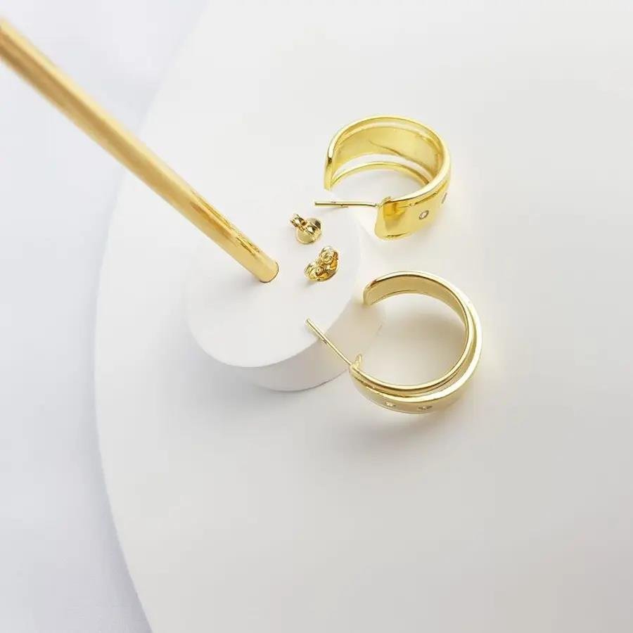 ARGOLA 1,1CMX2,1CM ZIRC NO CENTRO DETALHES VAZADO