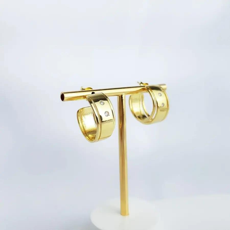 ARGOLA 1,1CMX2,1CM ZIRC NO CENTRO DETALHES VAZADO