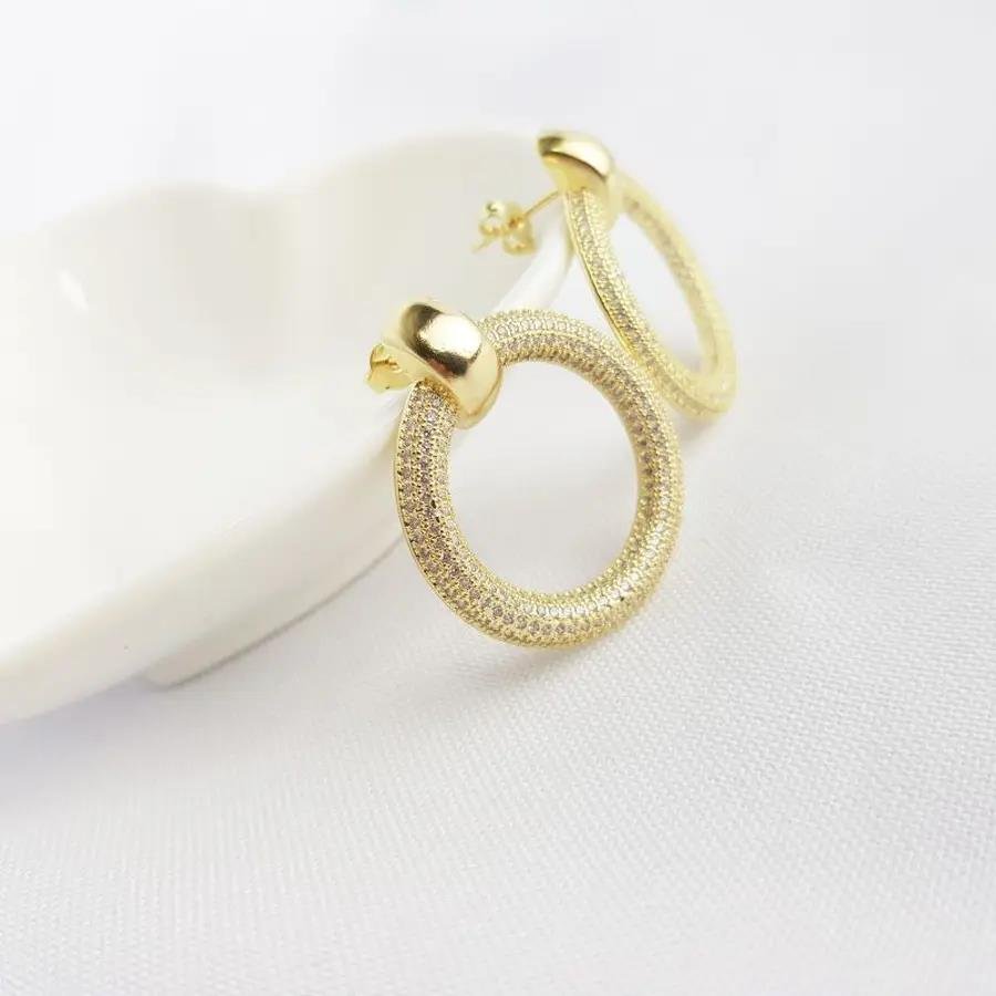 BRINCO REDONDO MINI CRAVEJADO CRISTAL |3,5CM|BANHADO EM OURO 18K