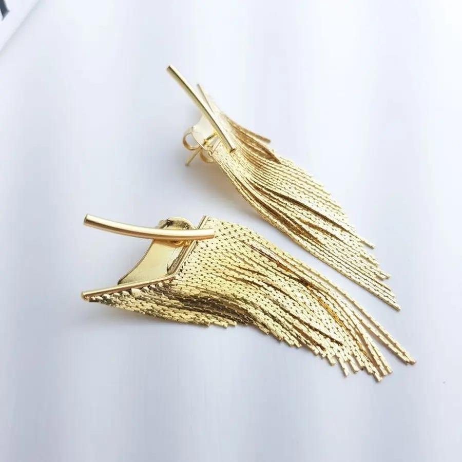 BRINCO BASE TUBINHO FRANJA COM TARRAXA |5CM |BANHADO EM OURO 18K