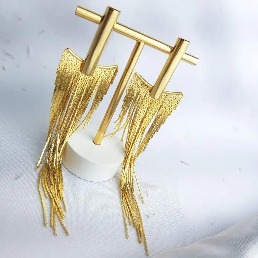 BRINCO BASE RETANGULAR LISA COM FRANJAS | 10CM |BANHADO EM OURO 18K