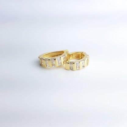 ARGOLA COM ZIRCÔNIAS E FILETES EM DOURADO|BANHADO EM OURO 18K