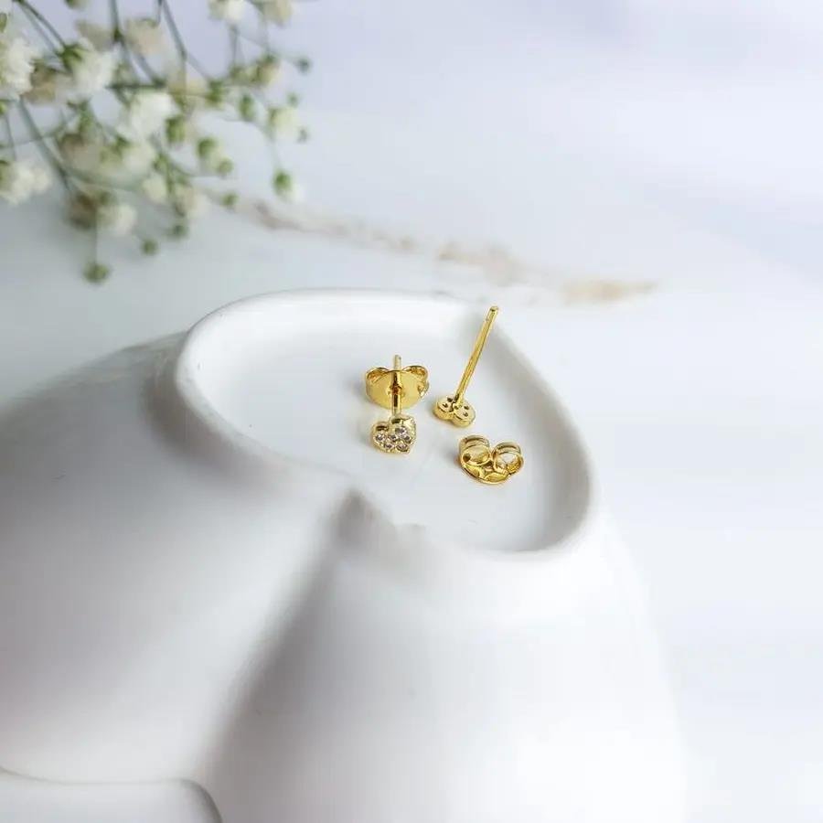 BRINCO MINI CORACAO CRAVEJADO CRISTAL|4MM|BANHADO EM OURO 18K