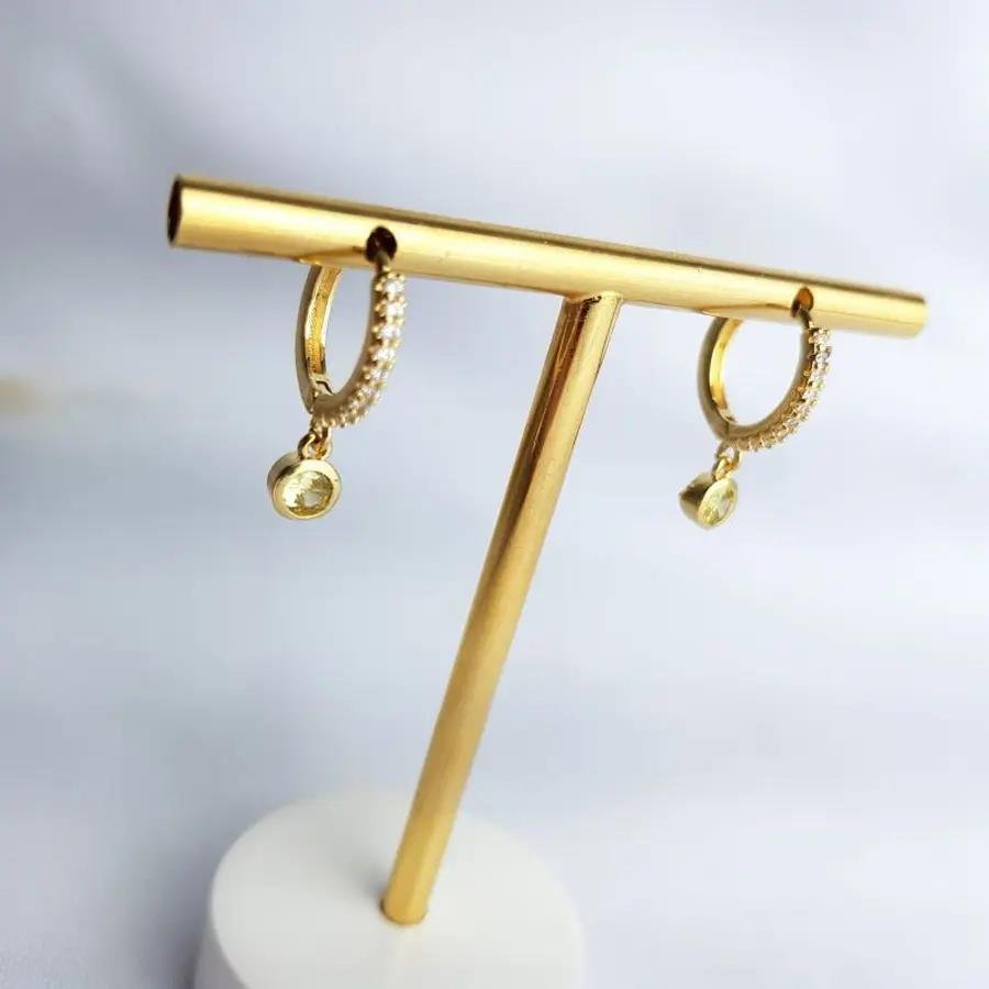 ARGOLA CRAVEJADA COM PG DE PONTO DE LUZ ROSA|1,4 CM|BANHADO EM OURO 18K