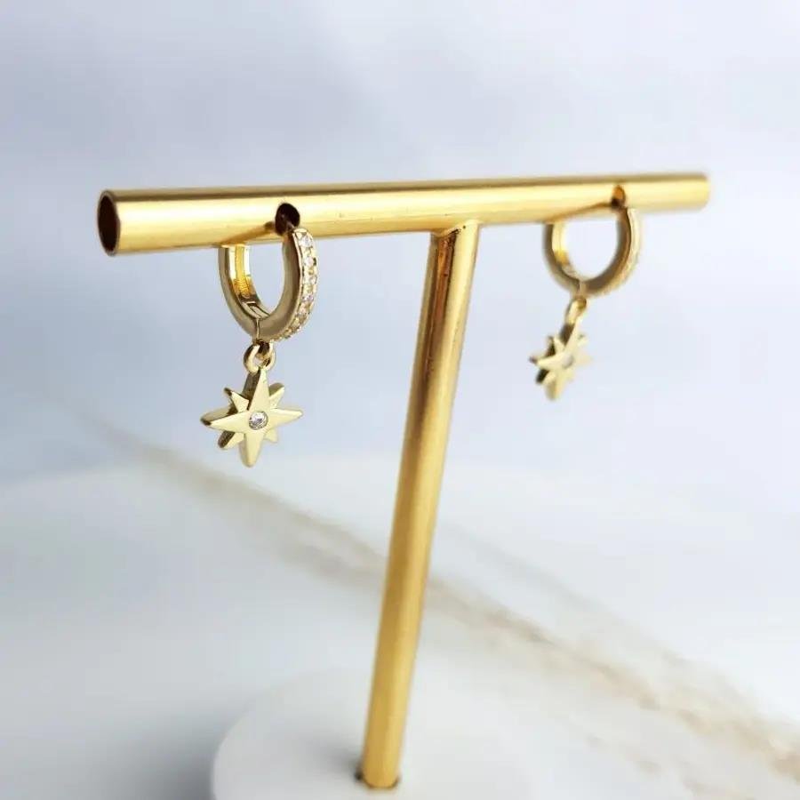 ARGOLA COM PINGENTE ESTRELA LISA / ZIRC AO MEIO|BANHADO EM OURO 18K