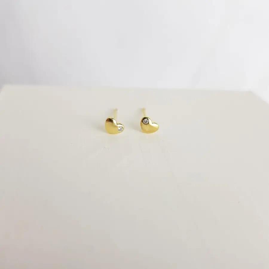 BRINCO CORAÇÃO LISO COM ZIRCÔNIA|BANHADO EM OURO 18K
