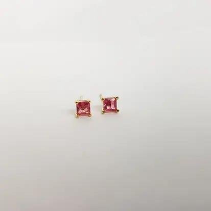 BRINCO PONTO LUZ QUADRADO COLOR CAIXA ALTA 5MM