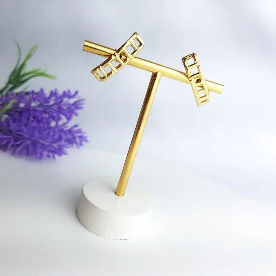 BRINCO EAR HOOK EM QUADRADOS VAZADOS|BANHADO EM OURO 18K