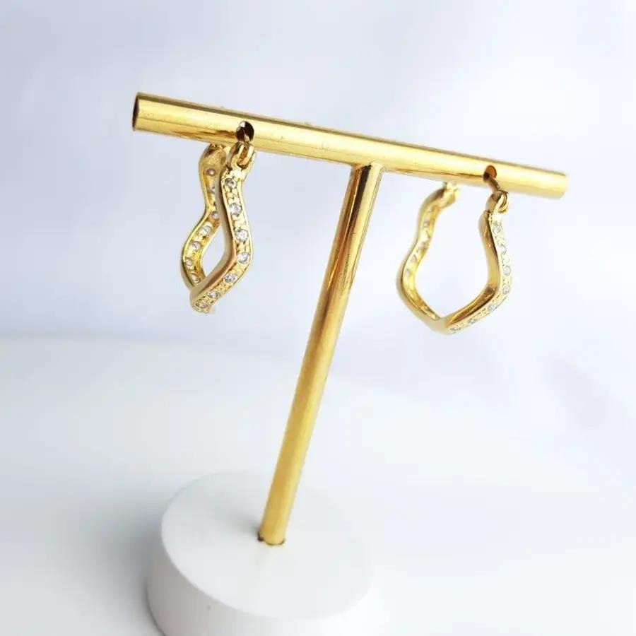 ARGOLA ONDULADA CRAVEJADA|2,1CM|BANHADO EM OURO 18K