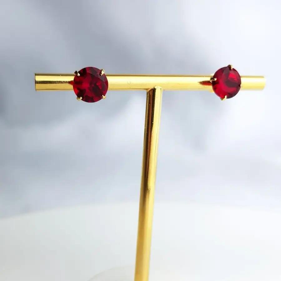 BRINCO EM ZIRCÔNIA CRISTAL| VERMELHA|BANHADO EM OURO 18K