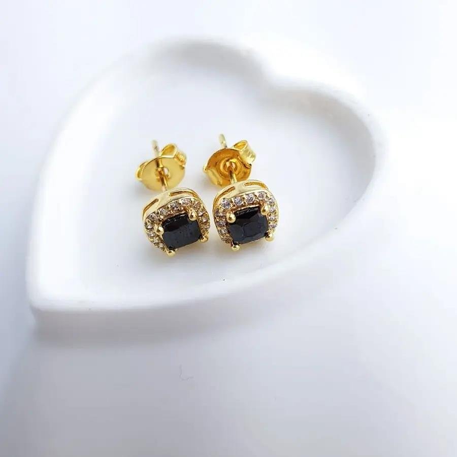 BRINCO QUADRADO CRAV E ZIRC COLOR MEIO| 6MM|BANHADO EM OURO 18K