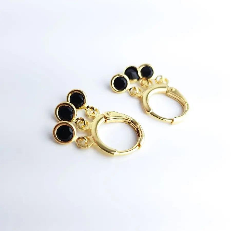 ARGOLA COM PINGENTE PONTO DE LUZ PRETO E VERDE|BANHADO EM OURO 18K