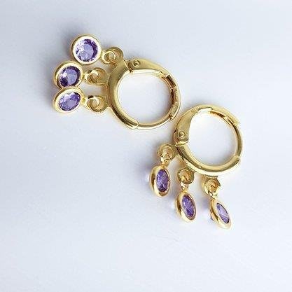 ARGOLA COM PINGENTE PONTO DE LUZ LILÁS|BANHADO EM OURO 18K