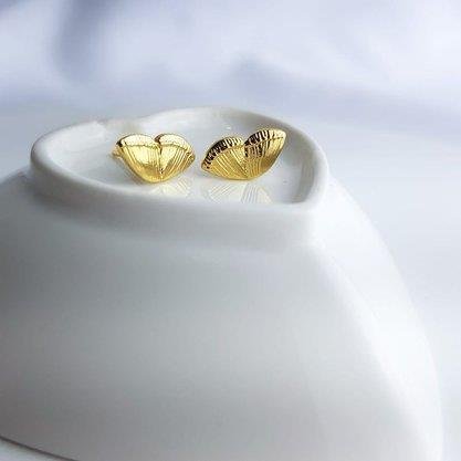 BRINCO BORBOLETA|DETALHES EM RELEVO| BANHADO EM OURO 18K