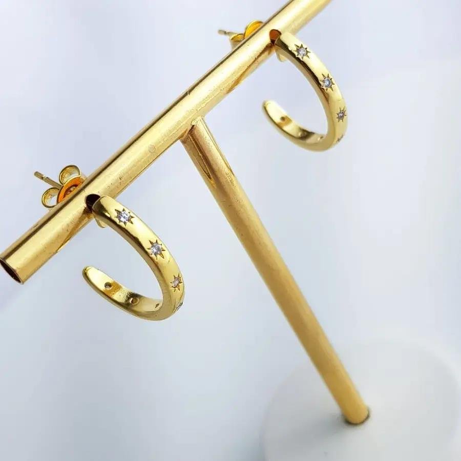 MEIA ARGOLA CRAVEJADO|BANHADO EM OURO 18K