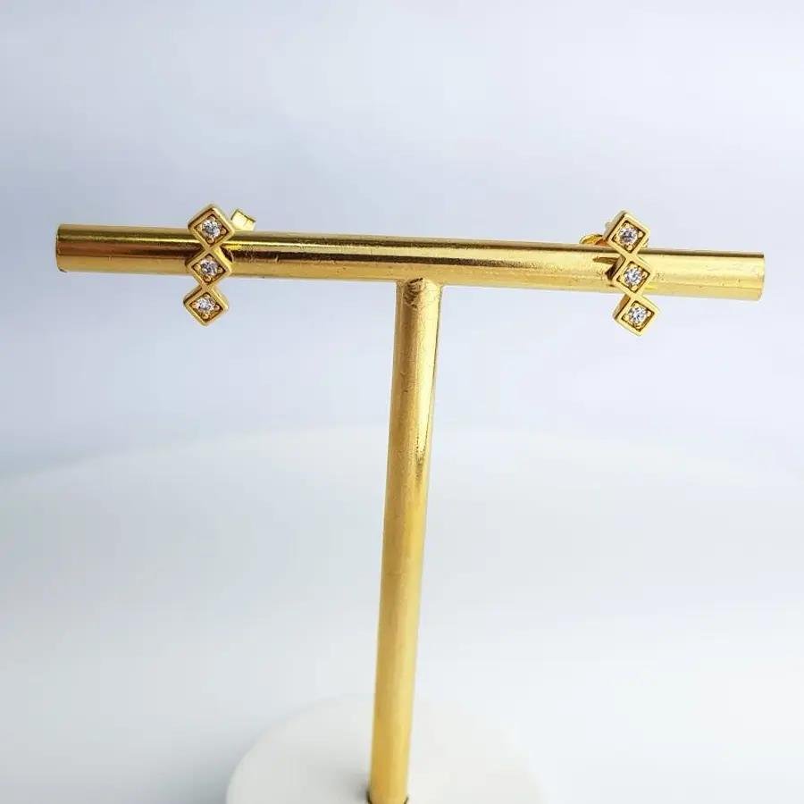 BRINCO EM LOSANGO EM ZIRCÔNIAS|1CM|BANHADO EM OURO 18K