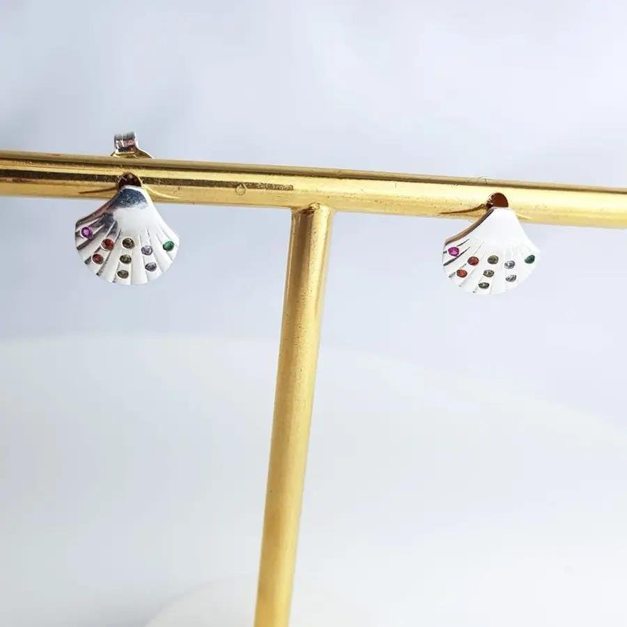 BRINCO CONCHA CRAV 9 ZIRC COLORIDAS BANHO DE PRATA