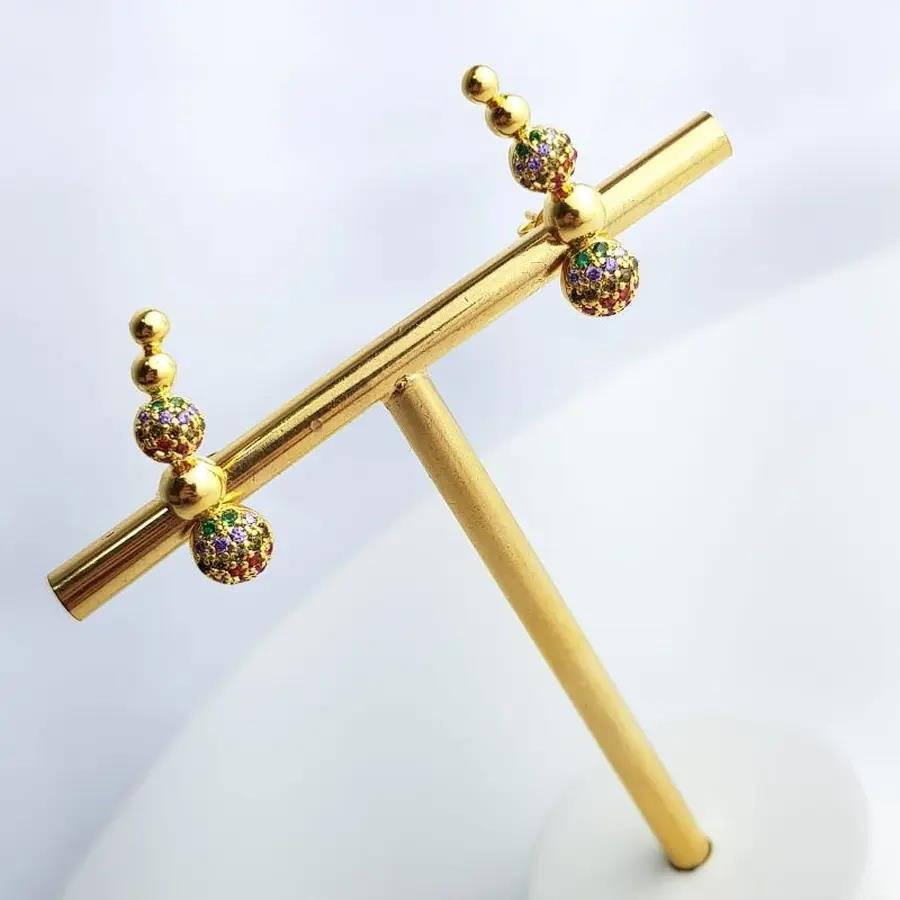 BRINCO EAR CUFF COM BOLINHAS LISAS E CRAVEJADAS COLOR|BANHADO EM OURO 18K