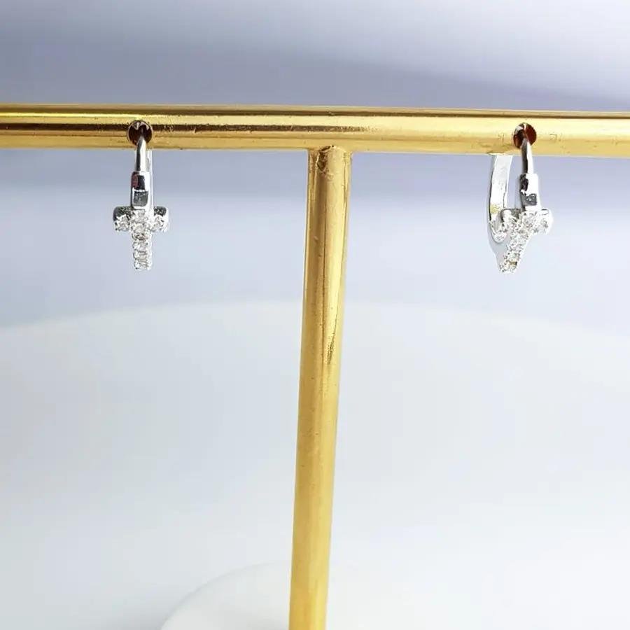 ARGOLA FRENTE EM CRUZ CRAVEJADA CRISTAL|1CM| BANHO DE PRATA