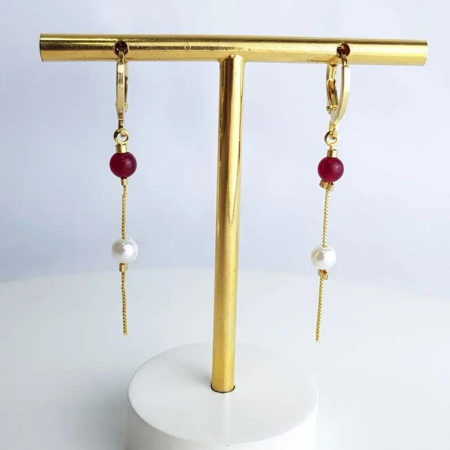 ARGOLA FIO VENEZIANA COM HEMATITA VERMELHA E PÉROLA|BANHADO EM OURO 18K