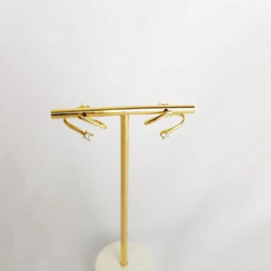 BRINCO MINI EAR HOOK EM FILETE LISO COM ZIRCÔNIA|2CM|BANHADO EM OURO 18K