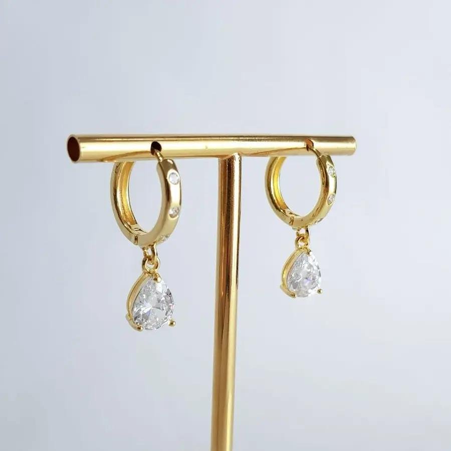 ARGOLA COM PINGENTE GOTA CRISTAL|1,6CM|BANHADO EM OURO 18K