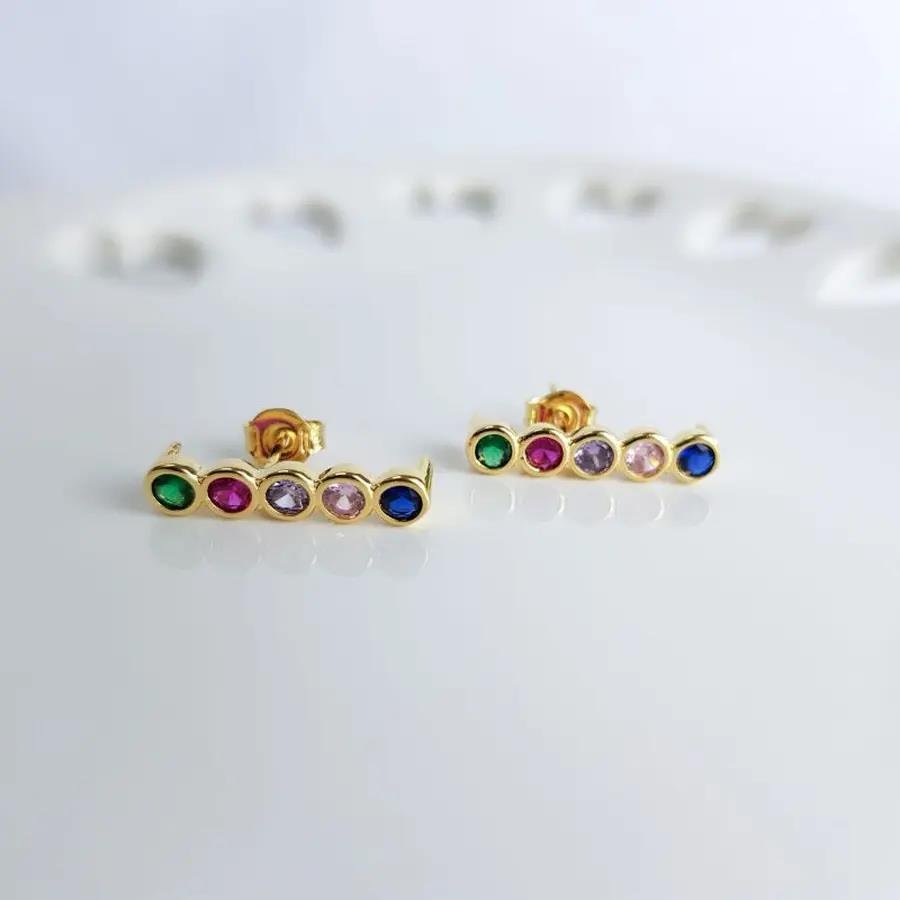 BRINCO EAR HOOK COM 5 PONTO LUZ ZIRC COLOR 2CM