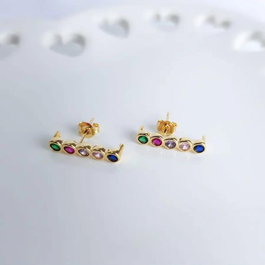 BRINCO EAR HOOK COM 5 PONTO LUZ ZIRC COLOR 2CM